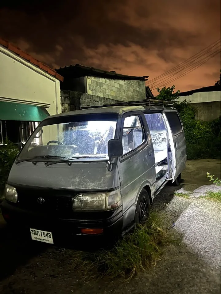 1997 Toyota Commuter IV (H100) 3