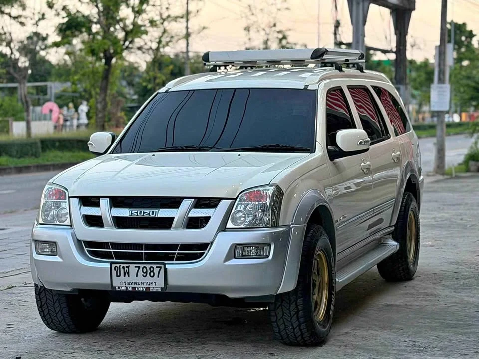 2005 Isuzu MU-7 2