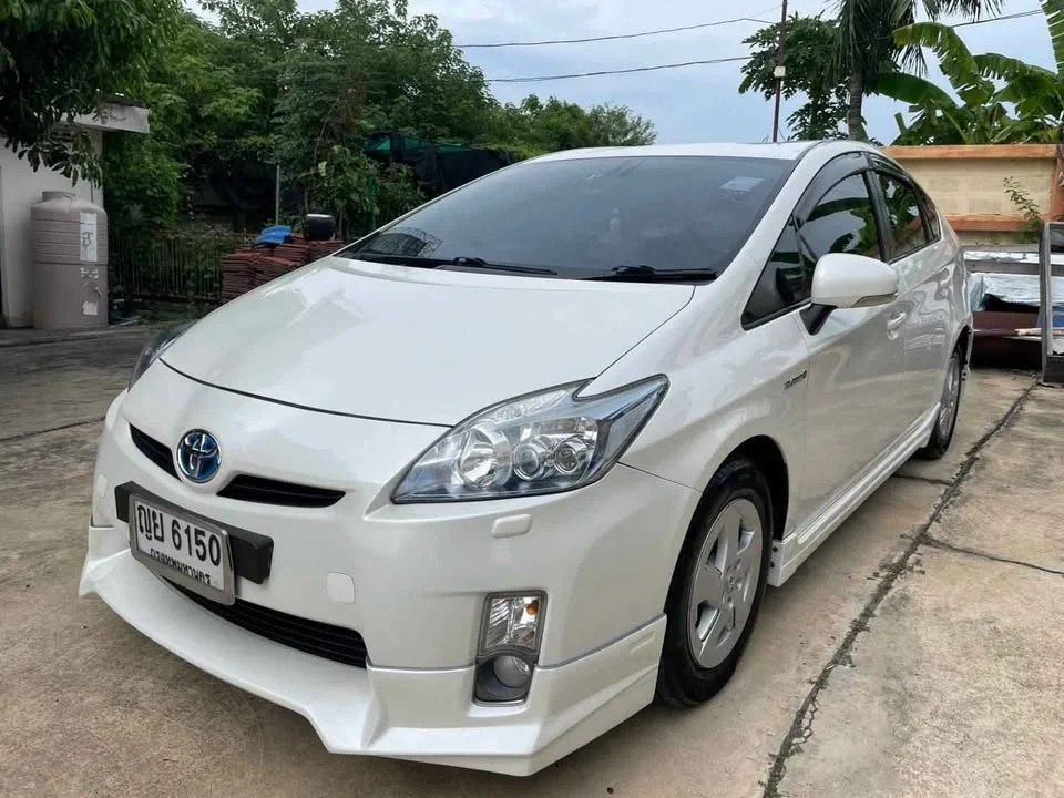 2011 Toyota Prius III 2