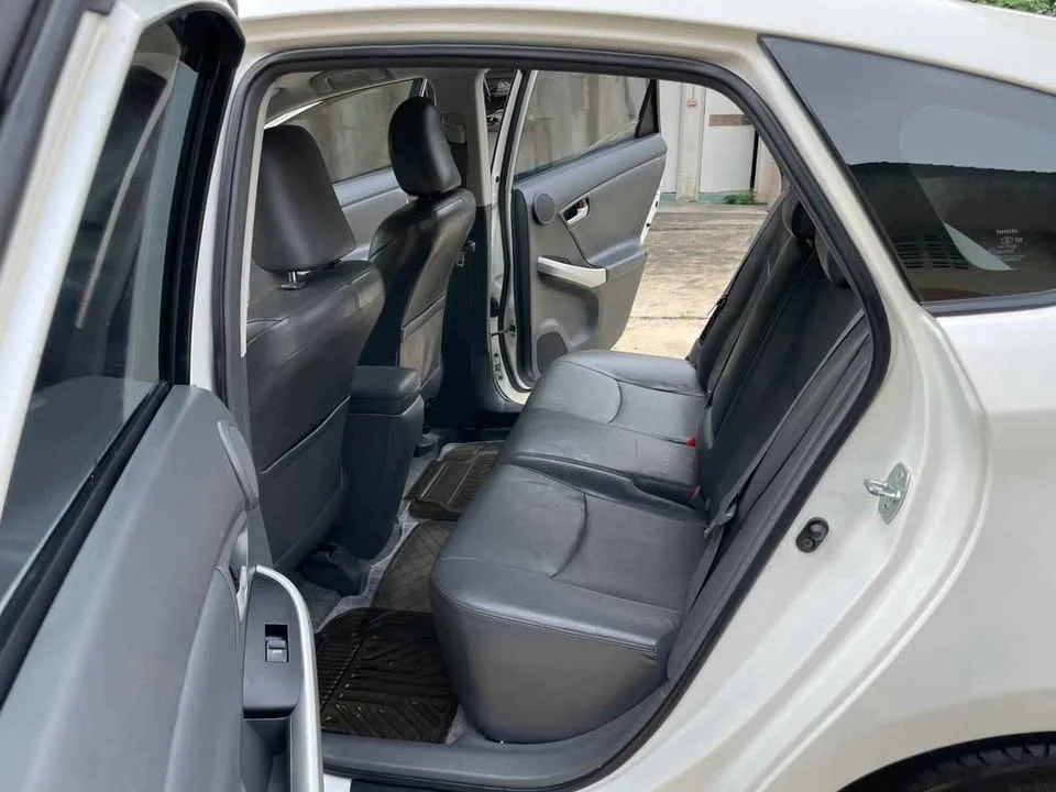 2011 Toyota Prius III 3