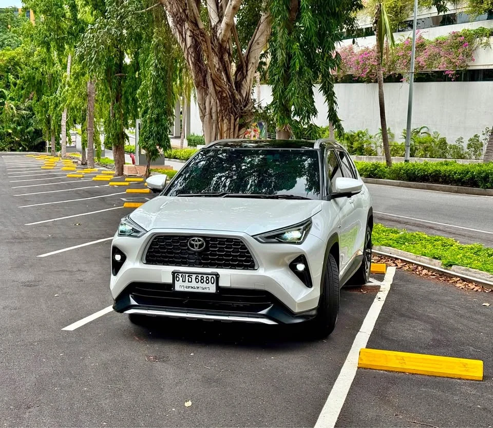 2025 Toyota Yaris Cross AC200 3