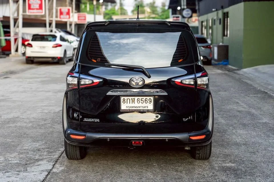 2019 Toyota Sienta II 3