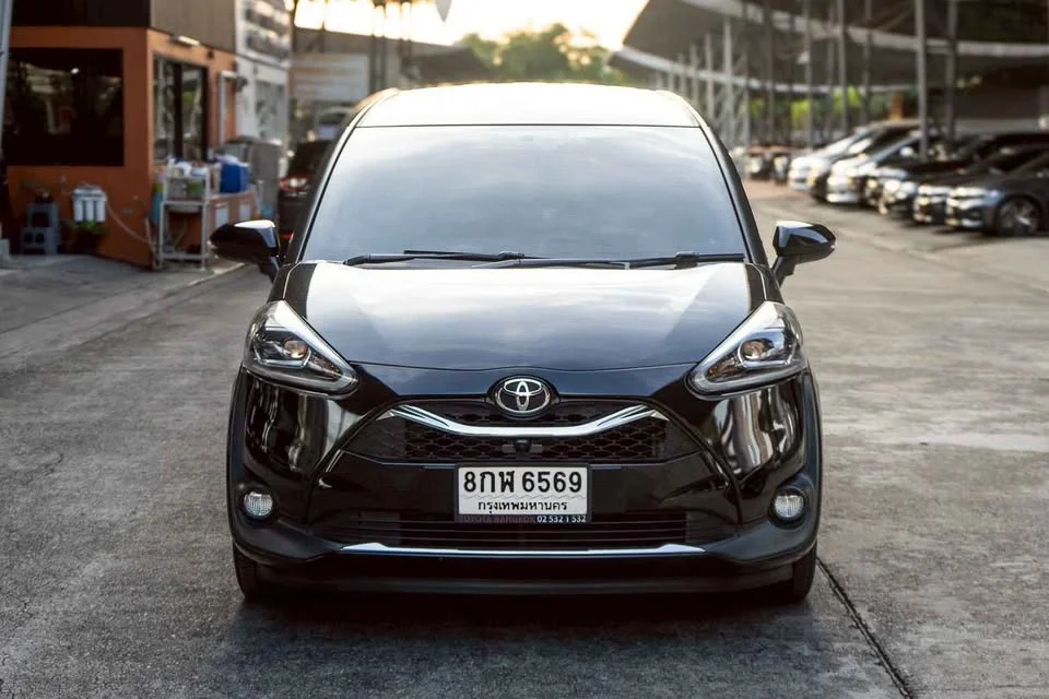 2019 Toyota Sienta II 2