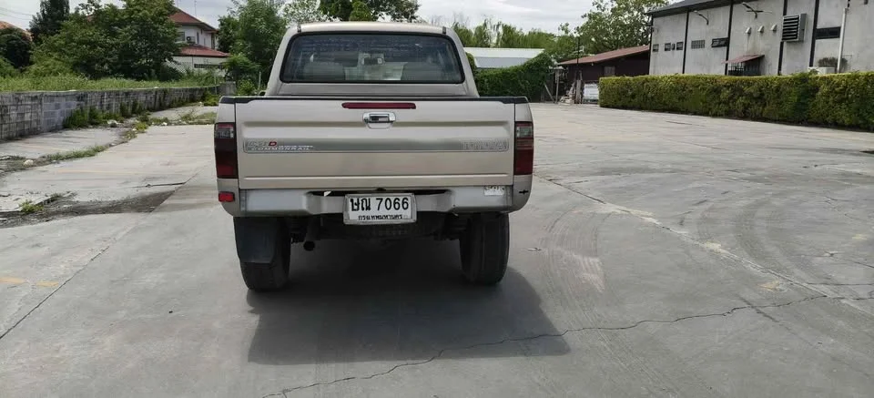 2003 Toyota Hilux Tiger VI 3