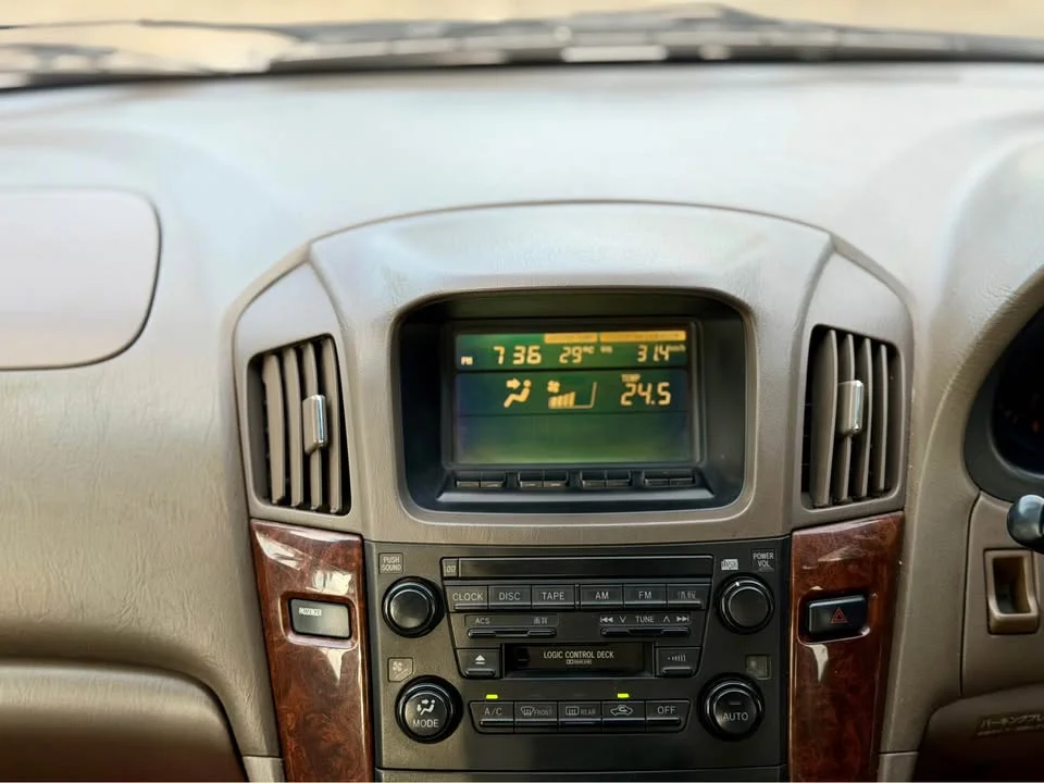2005 Toyota Harrier I 3