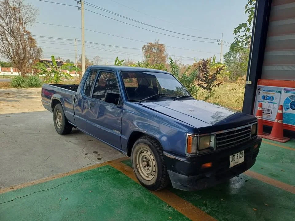 1995 Mitsubishi Triton II 2