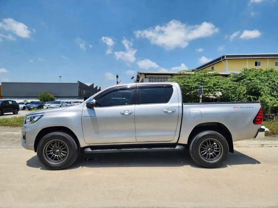 2019 Toyota Hilux VIII 2