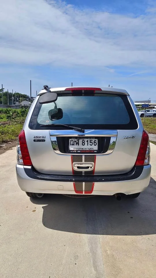 2009 Isuzu MU-7 3