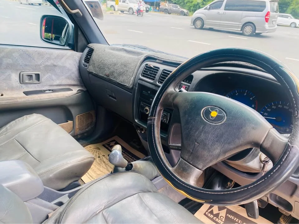 2002 Toyota Hilux Tiger VI 3