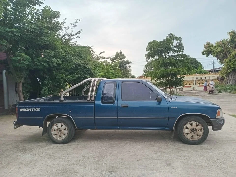 1993 Toyota Hilux Mighty-X V 2