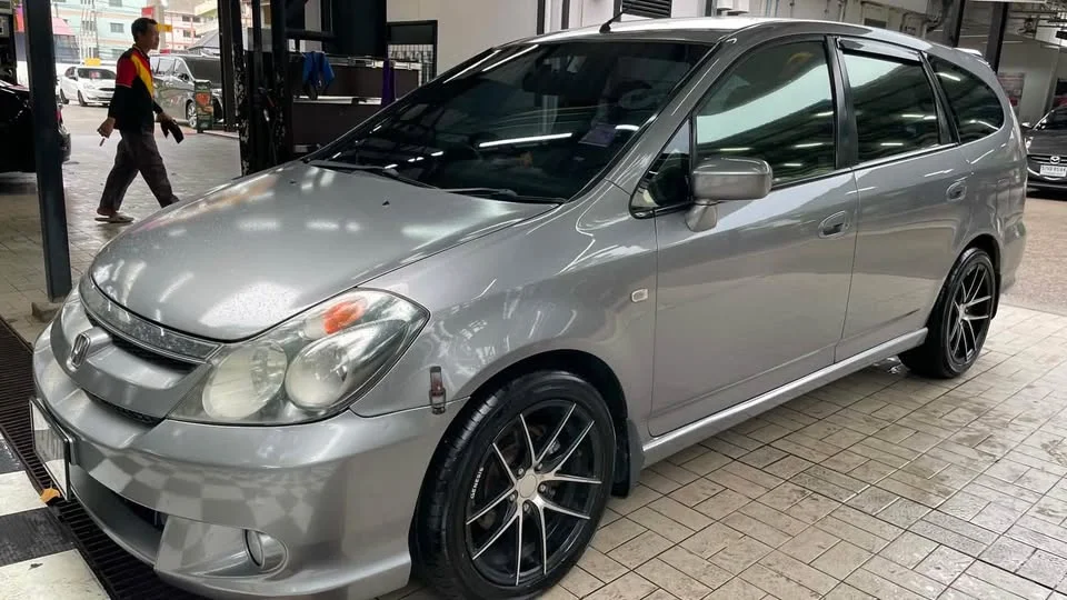 2005 Honda Stream I 2