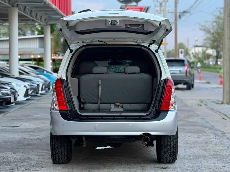 2005 Isuzu MU-7 3