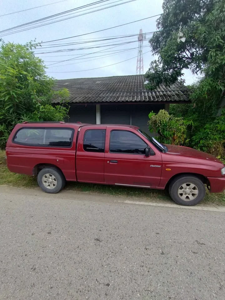 2000 Mazda 2500 Fighter V 2
