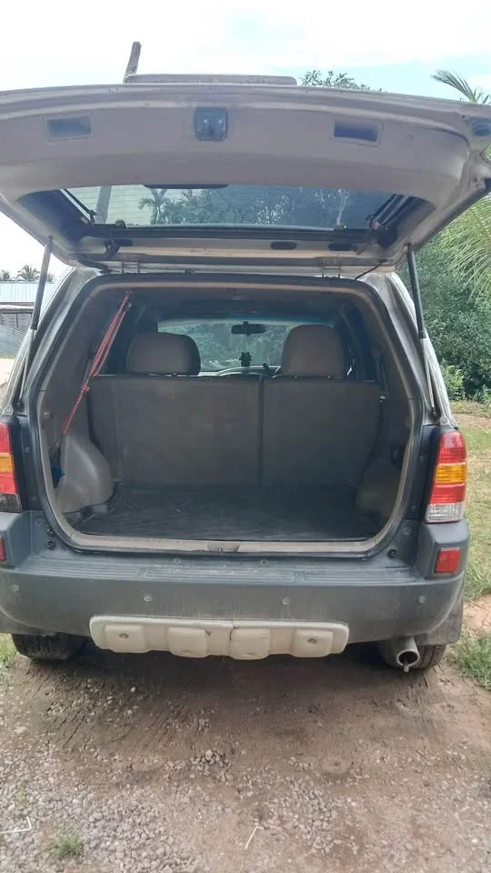 2004 Ford Escape I 3