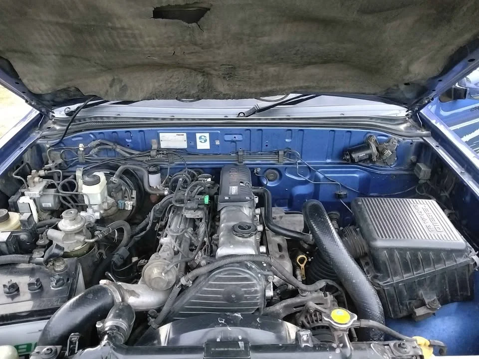 2004 Mazda 2500 Fighter V 3