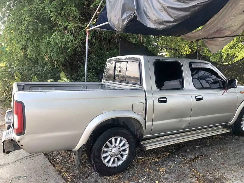 2000 Nissan Frontier I 2