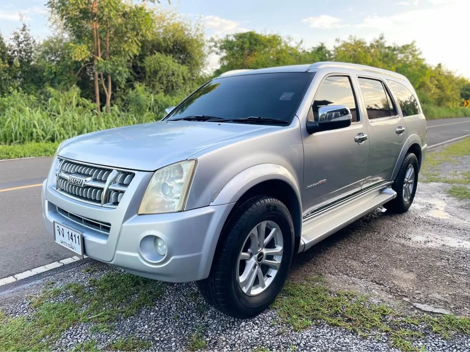 2012 Isuzu MU-7 2