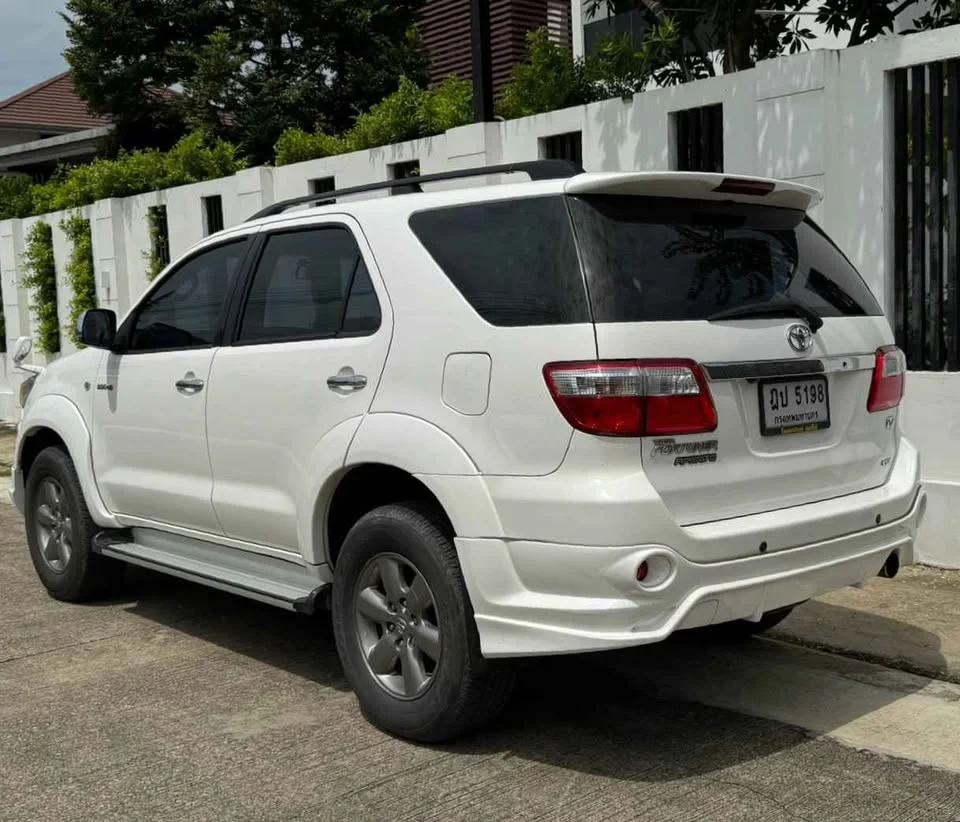 2010 Toyota Fortuner I 2