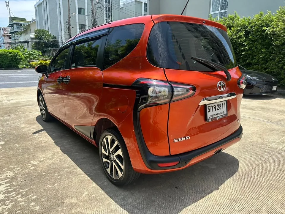 2016 Toyota Sienta II 2