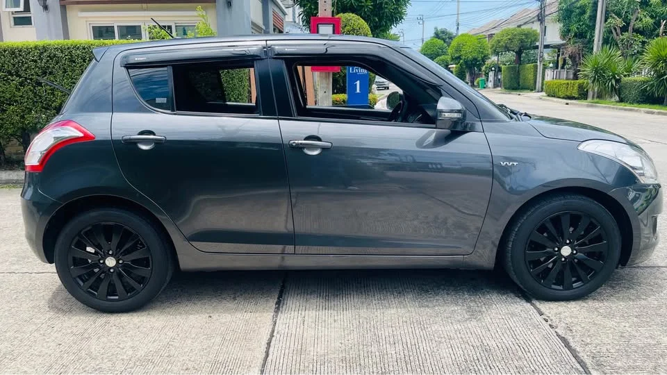 2013 Suzuki Swift II 3