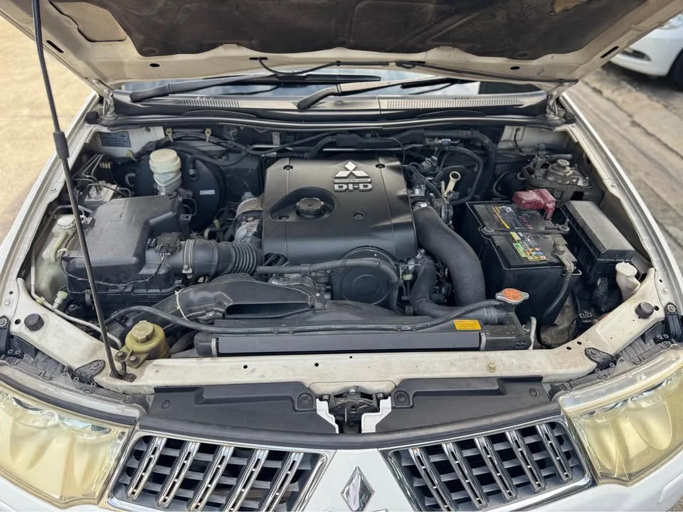 2011 Mitsubishi Pajero Sport II 2