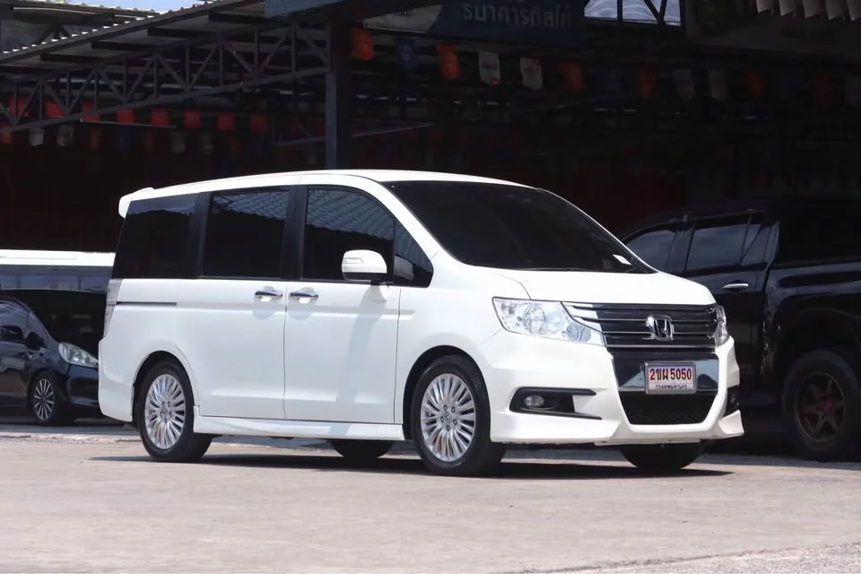 2012 Honda Stepwgn IV 2