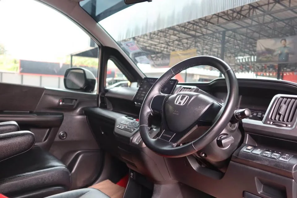 2012 Honda Stepwgn IV 3
