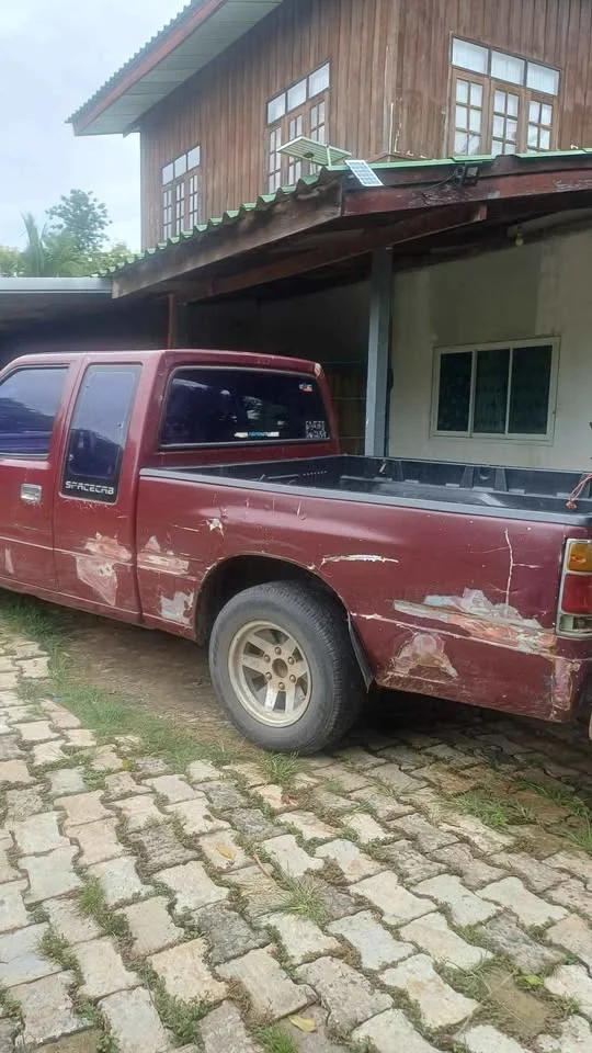 1990 Isuzu TFR III 2