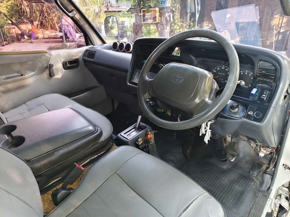 2002 Toyota Commuter IV (H100) 2