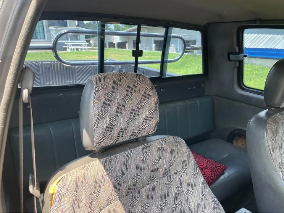 2000 Mazda B2500 IV 2