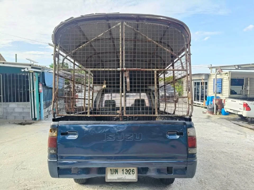1996 Isuzu TFR III 2