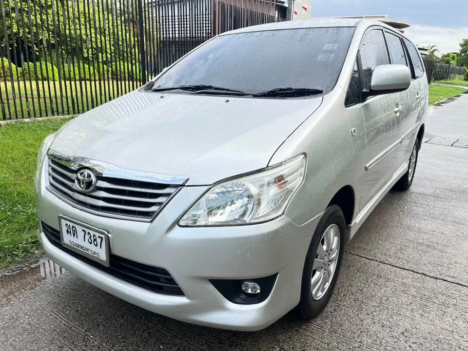 2012 Toyota Innova I 2