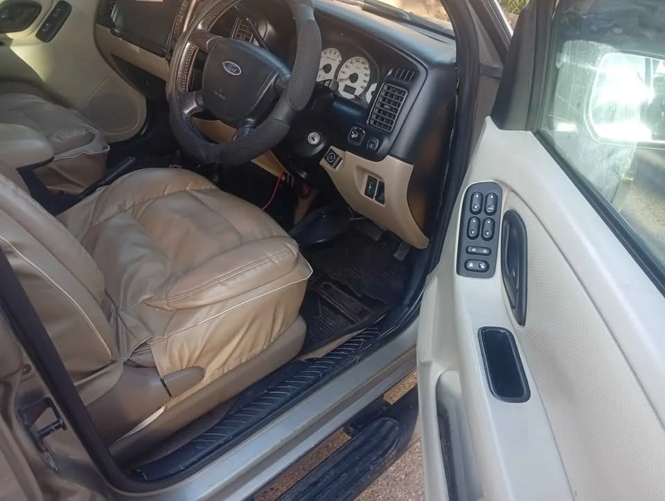 2004 Ford Escape I 3
