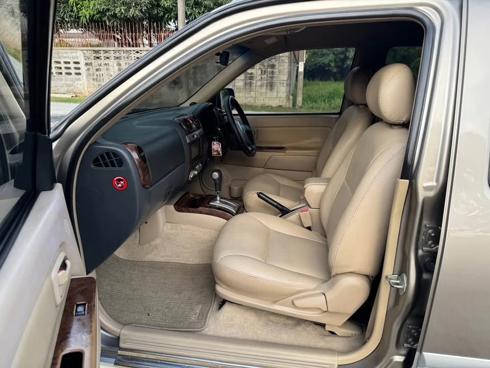 2007 Isuzu MU-7 3