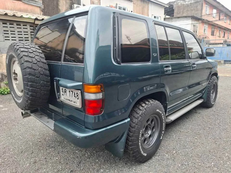 1995 Isuzu Trooper II 2