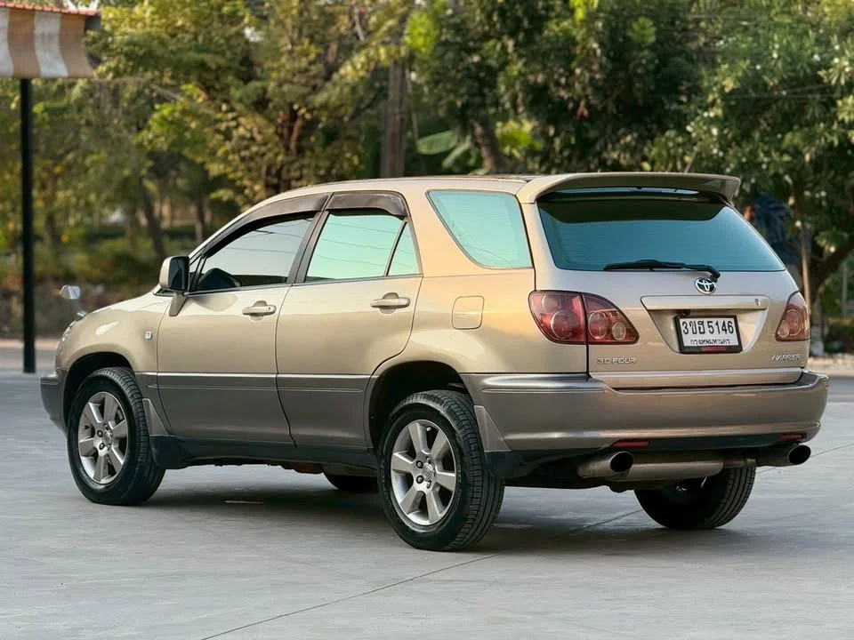 2005 Toyota Harrier I 3