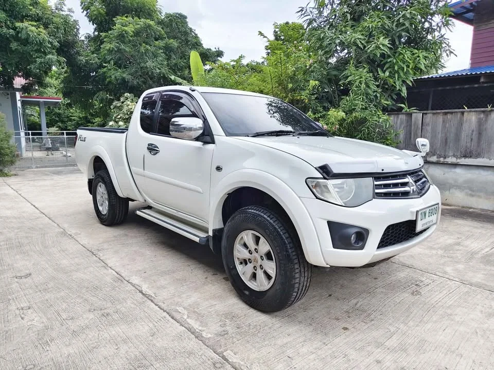 2014 Mitsubishi Triton IV 3