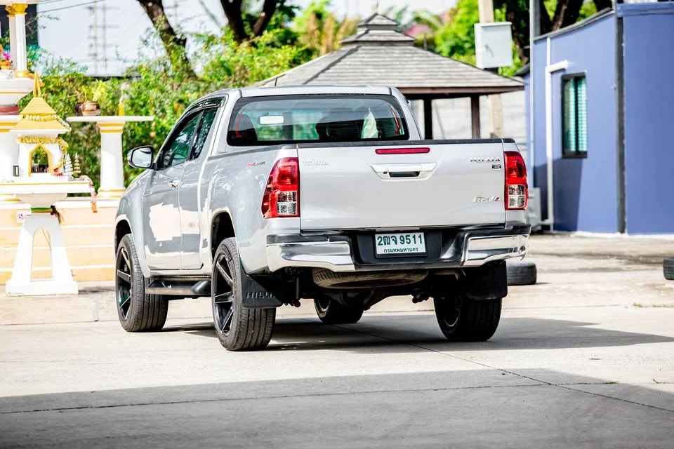 2017 Toyota Hilux VIII 2