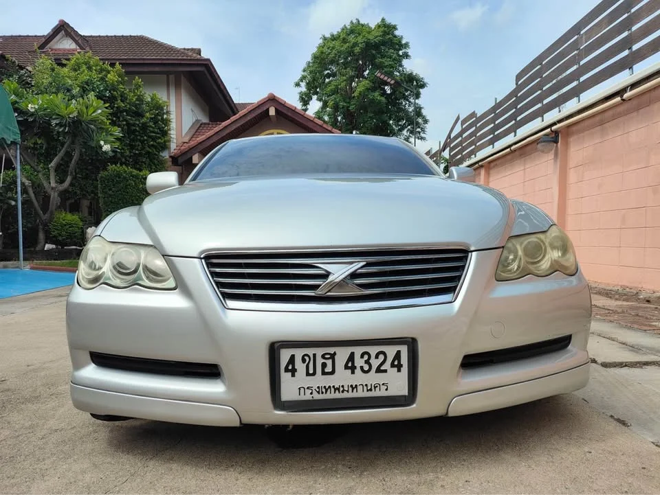2004 Toyota Mark X I 3