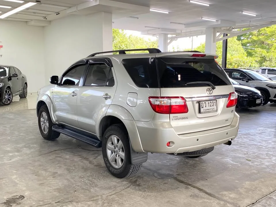 2010 Toyota Fortuner I 2
