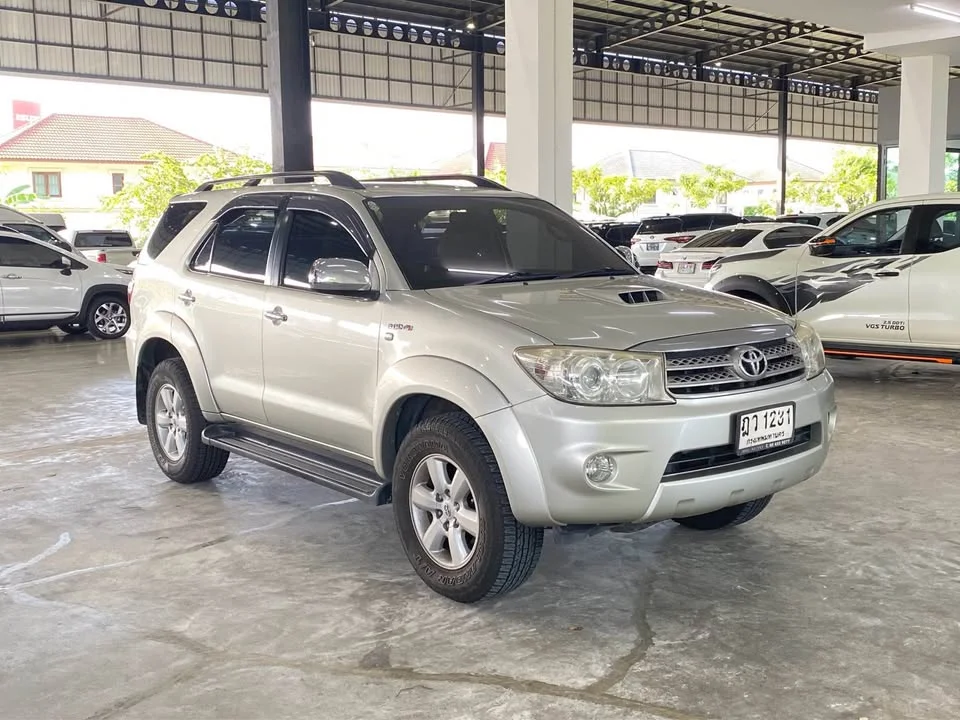 2010 Toyota Fortuner I 3