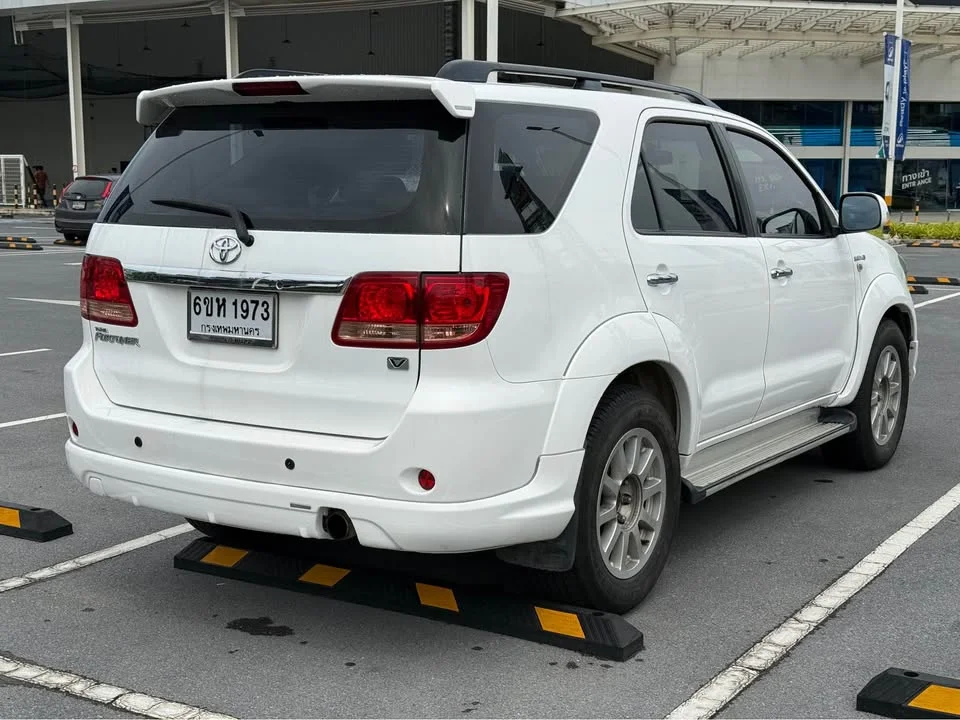 2007 Toyota Fortuner I 3