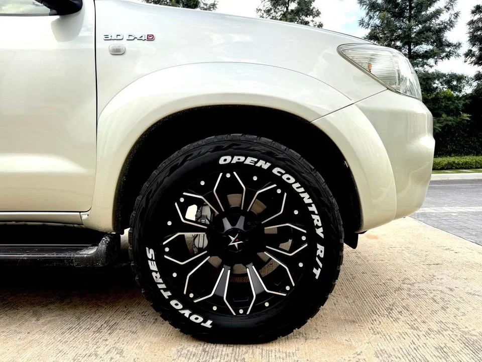 2010 Toyota Fortuner I 3