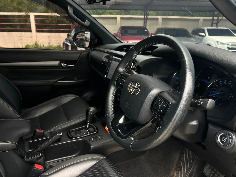 2023 Toyota Hilux VIII 3