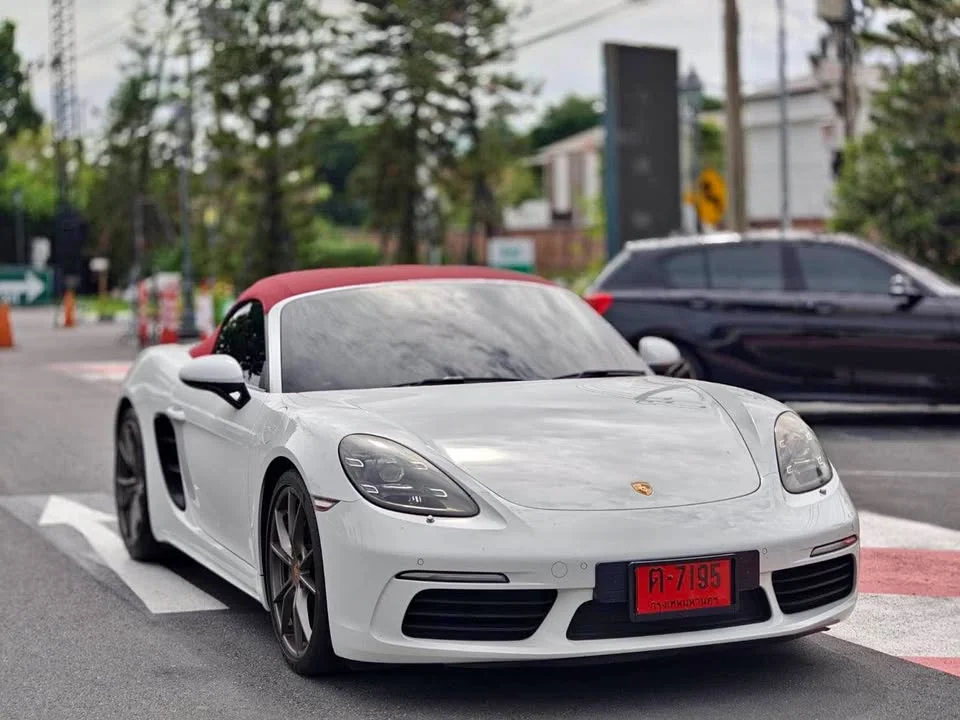 2016 Porsche 718 Boxster and Cayman IV 3