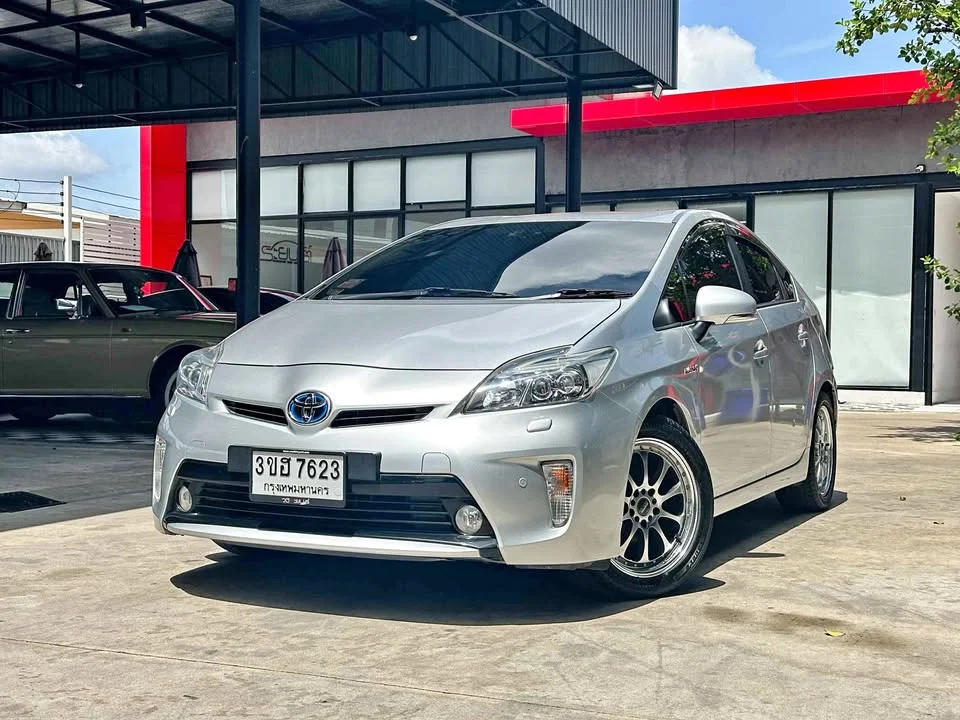 2012 Toyota Prius III 2