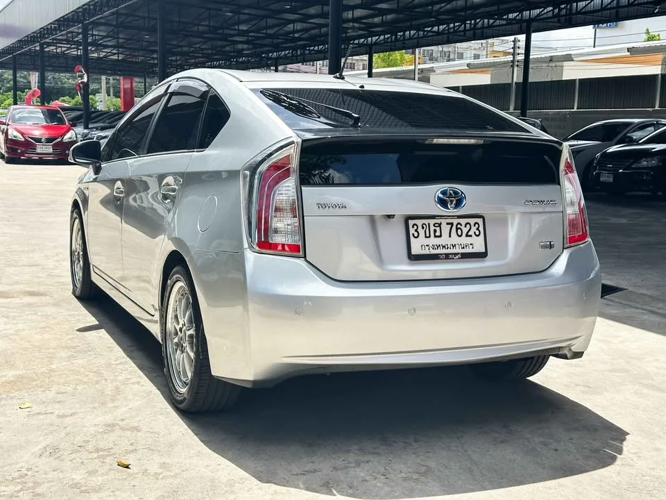 2012 Toyota Prius III 3