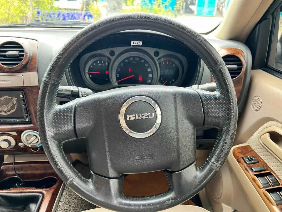 2008 Isuzu MU-7 2