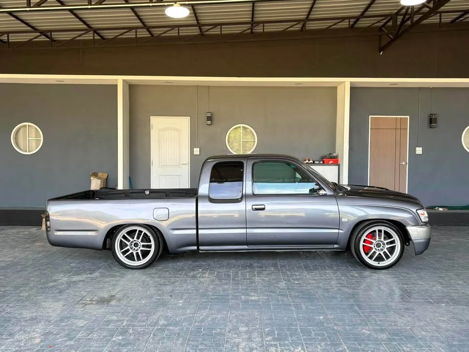 2004 Toyota Hilux Tiger VI 3