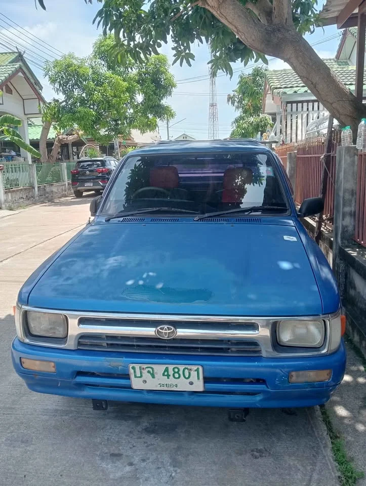 1986 Toyota Hilux Mighty-X V 2